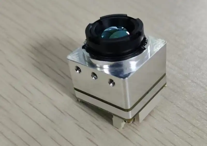 Detector Type: Vanadium Oxide non-cooling Infrared Focal Plane DetectorThermal imaging camera can be used on field equipment such as drones, aircraft and vehicles