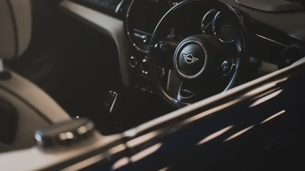 How to install a wireless CarPlay adapter in your MINI Hatch
