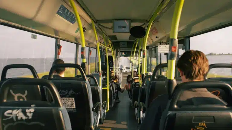 Pros and Cons of Using 32 Inch Screens in Buses