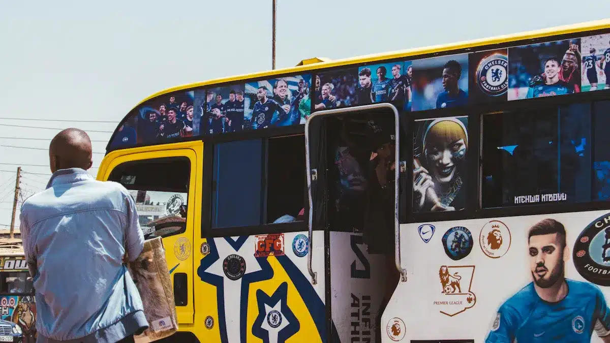 21.5 inch bus advertising