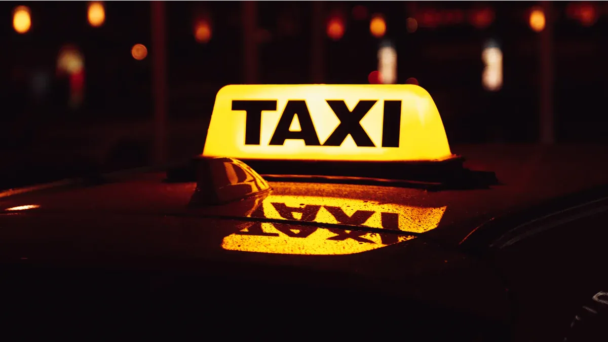 Taxi009U — taxi advertising screen