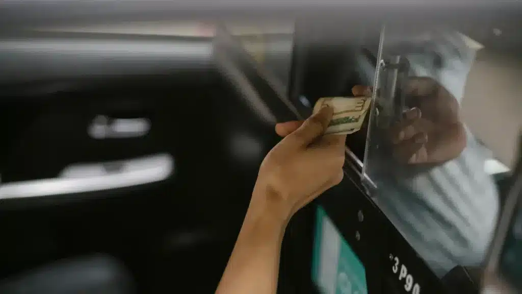 12.5 inch vs 10.1 inch taxi advertising screens which size delivers better results
