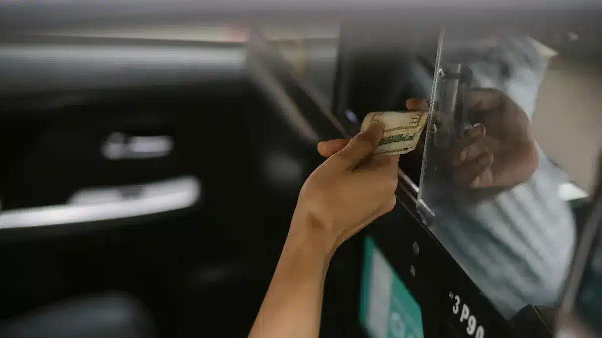 12.5 inch vs 10.1 inch taxi advertising screens which size delivers better results