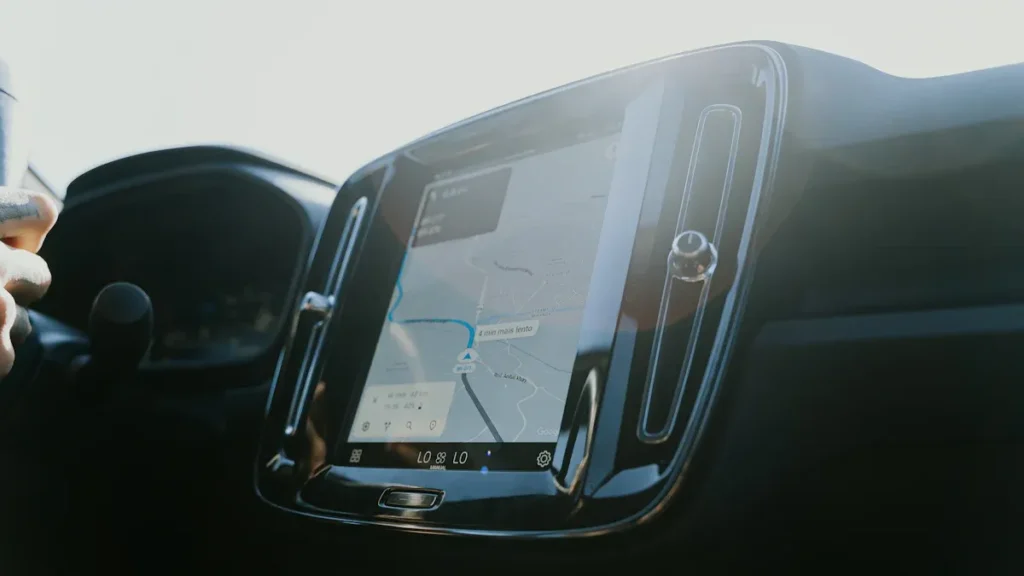 Как работают GPS-активируемые LCD-экраны для такси