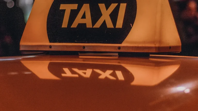 Advertising value of taxi-mounted versus ride-hailing vehicle-mounted advertisement screens