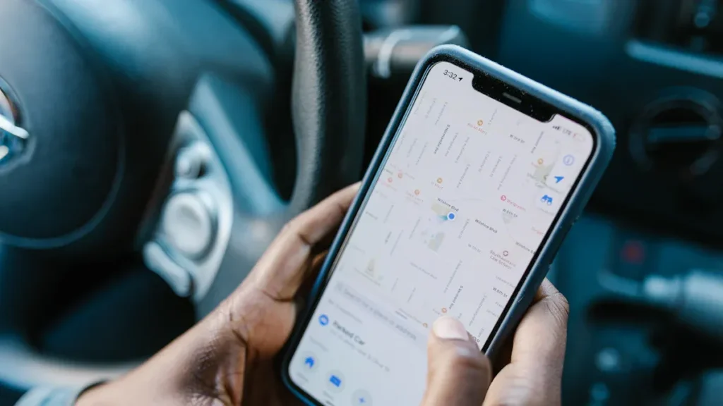 How GPS-Based Automatic Advertising Displays Work in 2025