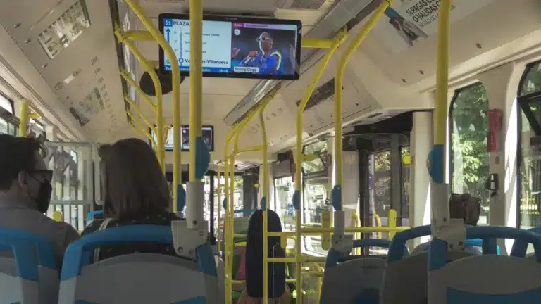 What Is a 21.5 Inch Bus Advertising Screen and How Does It Work
