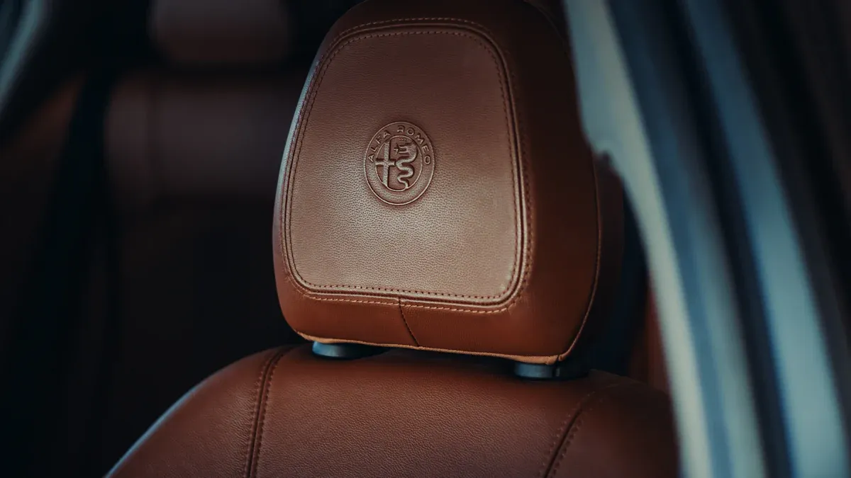 Ride-hailing headrest advertising screen
