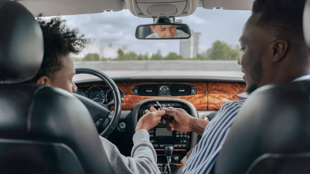 Why Ride-Hailing Drivers Should Add Rear Ad Screens for Extra Income