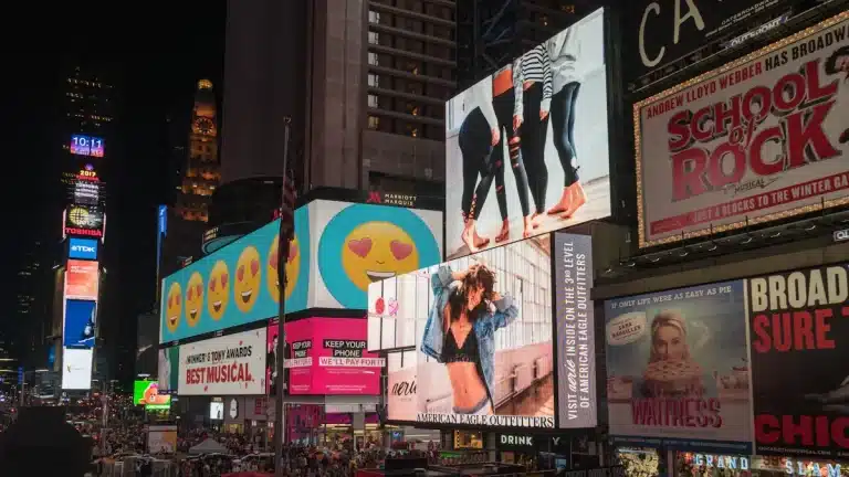 Geofencing or Geotargeting Which Works Best for Digital Campaigns