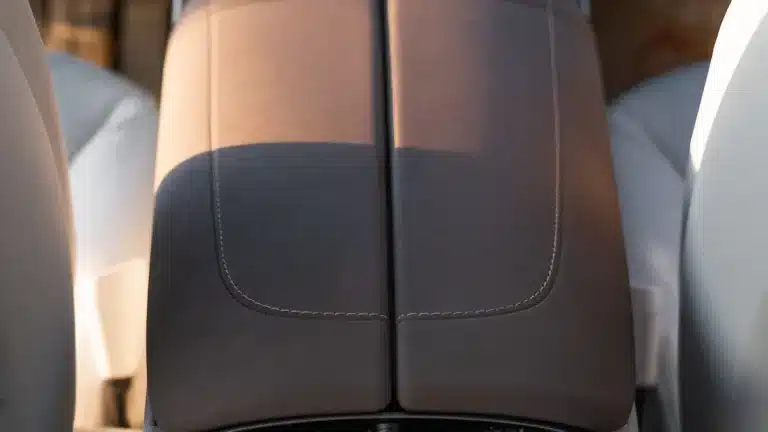 Headrest-mounted digital screens: 3 лучших модели для семейных поездок